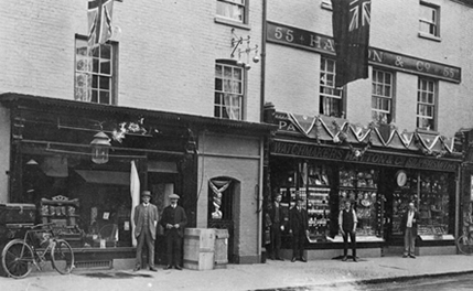 Hattons_Commercial_Street